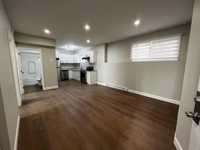 Photo - 142 Almac Unit c