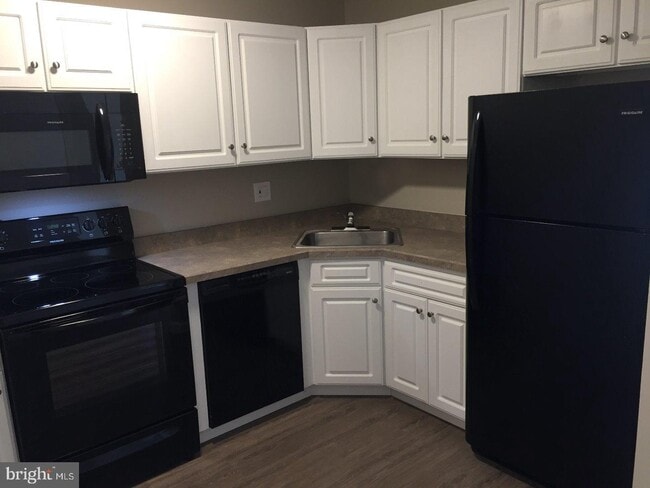 Photo - 1402 Huntingdon Mews Unit 1402