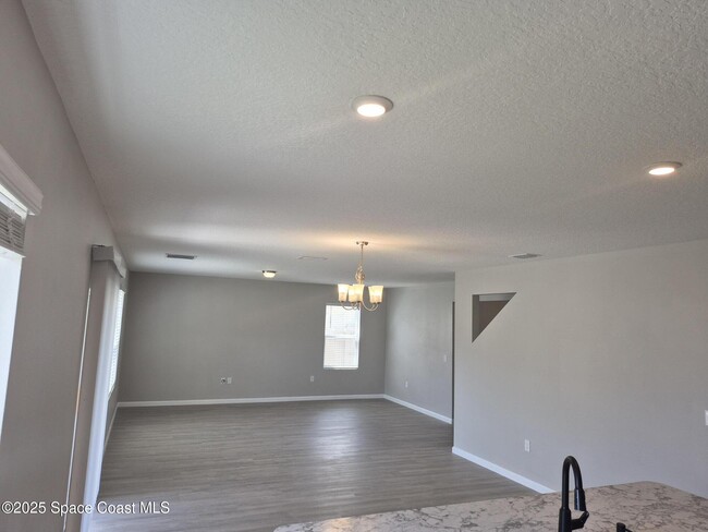 Photo - 1115 Newton Cir