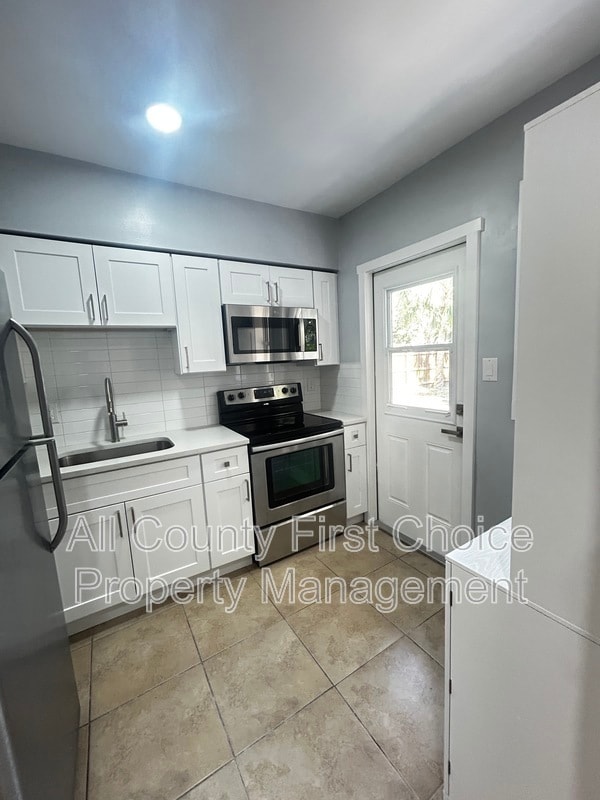 Photo - 233 41st Ave NE