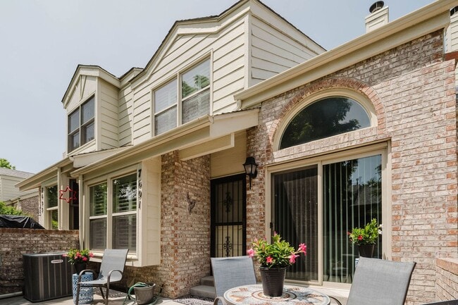 Gorgeous 3 Bed / 4 Bath Townhome in Centen... - Gorgeous 3 Bed / 4 Bath Townhome in Centen...