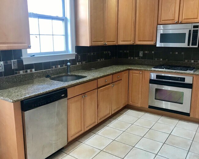 Photo - 4 Story Arlington Home / With Garage Parking in Stellar Location!