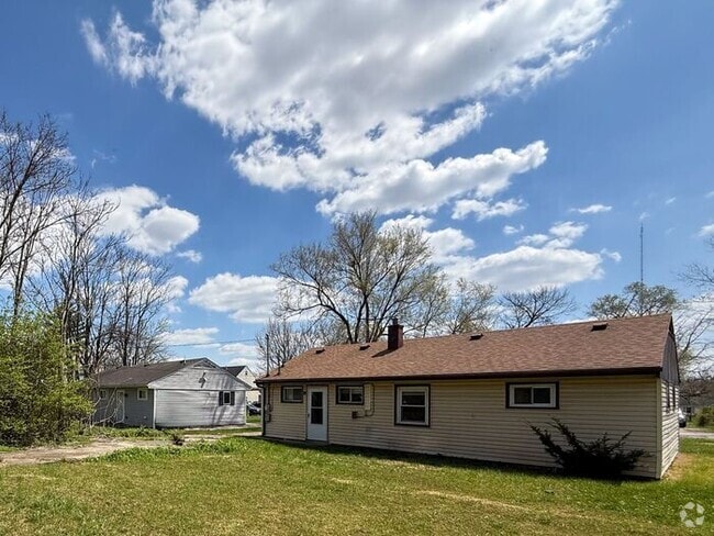 Building Photo - 3 Bed 1 Bath Ranch Rental