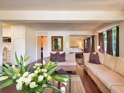Building Photo - 2937 Kalakaua Ave Unit Castle surf