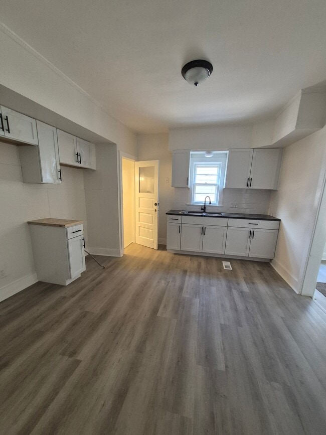 3449 W 54th St Unidad 3449 west 54th lower unit