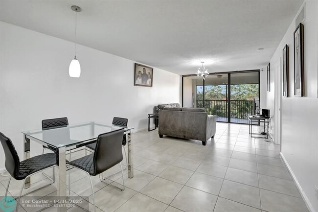 Photo - 8592 W Sunrise Blvd Unidad 410 Rental