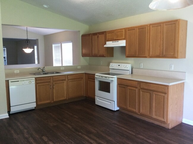 Photo - 422 Bostwick Cir