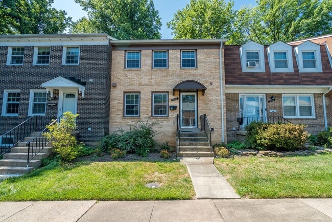 Location is Everything With This 3 Bedroom... - Location is Everything With This 3 Bedroom... Townhome