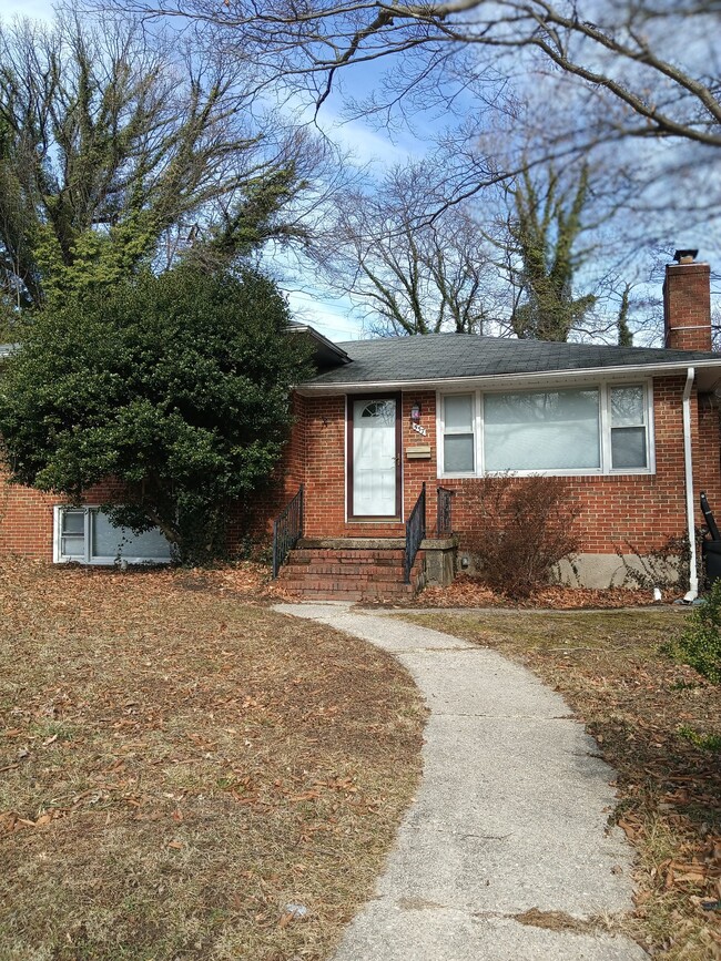 Building Photo - 557 Brook Rd Rental