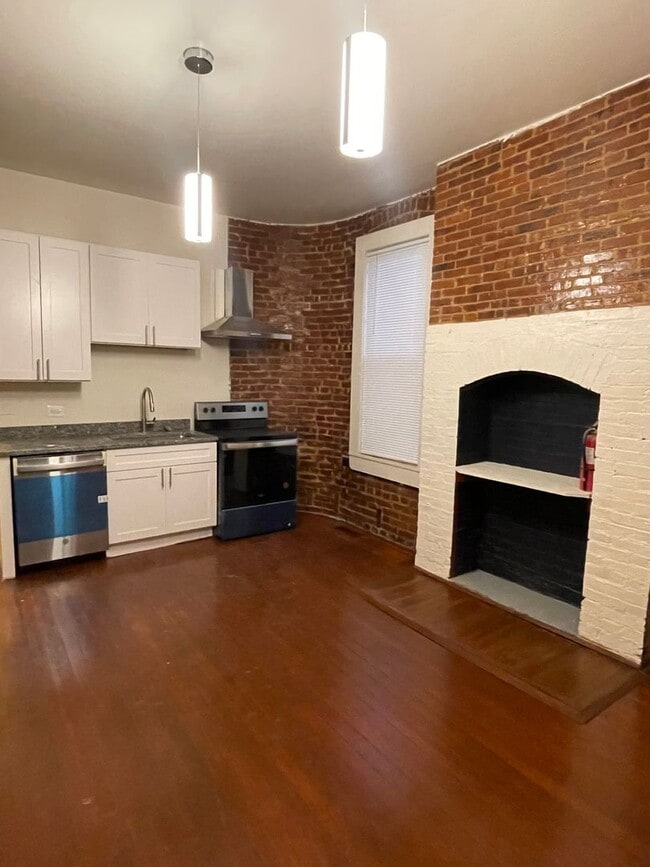 Photo - 2630 N Charles St Unidad 1