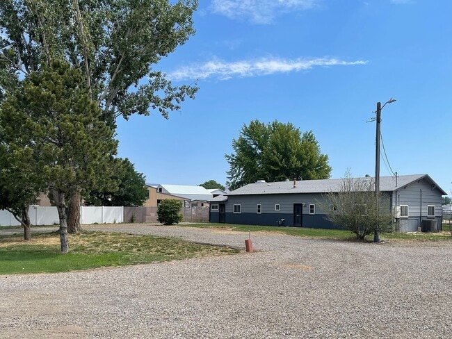 Photo - 410 29 Rd