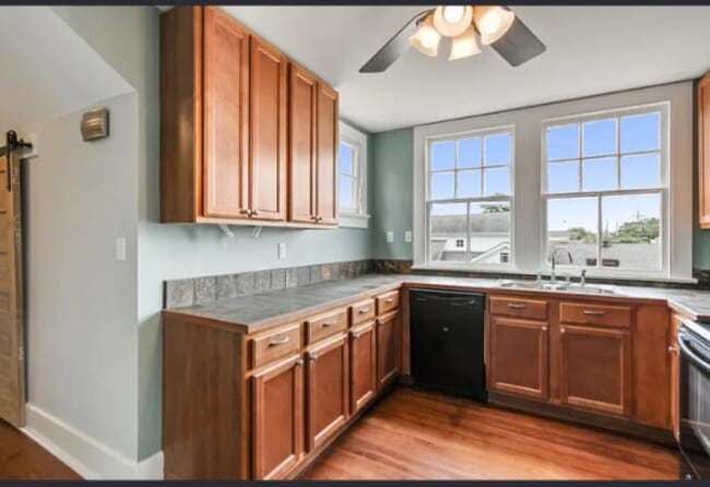 Photo - 4804 Camp St