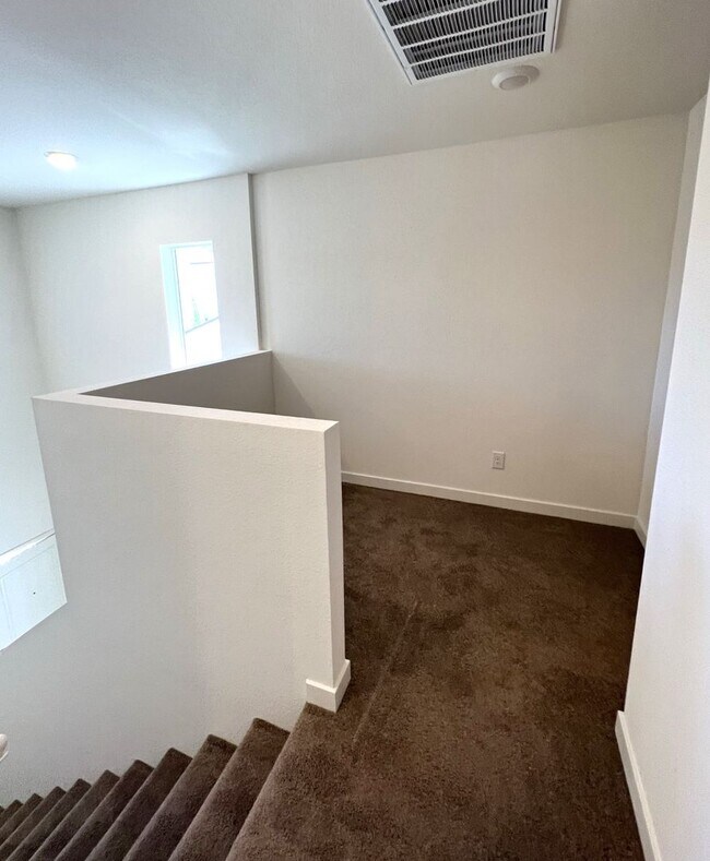 Photo - 443 Antares St