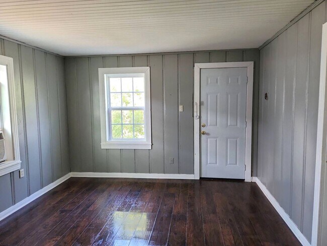 Photo - 975 Center St