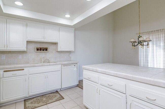 Photo - 203 Donegal Ave