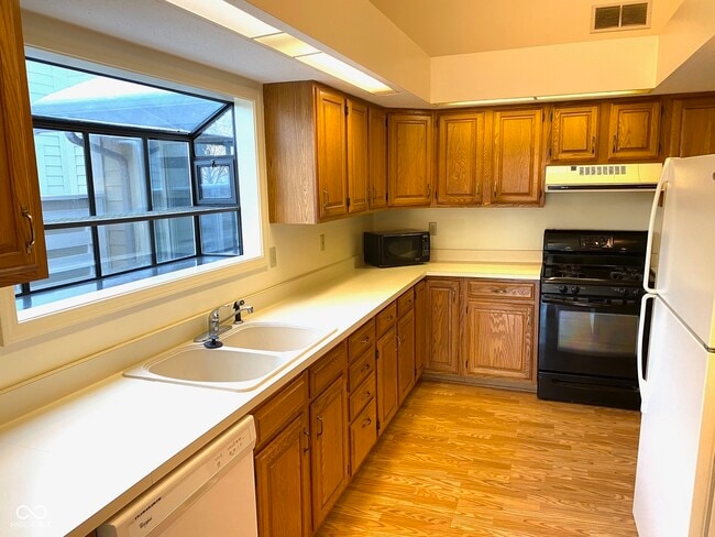 Photo - 4462 Carya Square