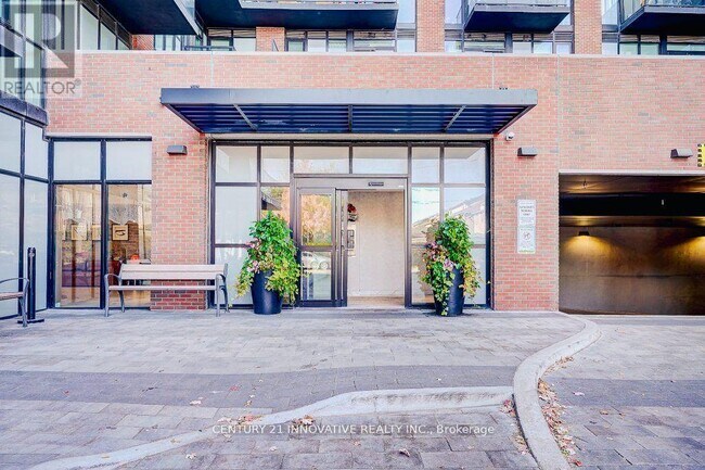 Photo - 2300 St Clair Ave W Unité 433