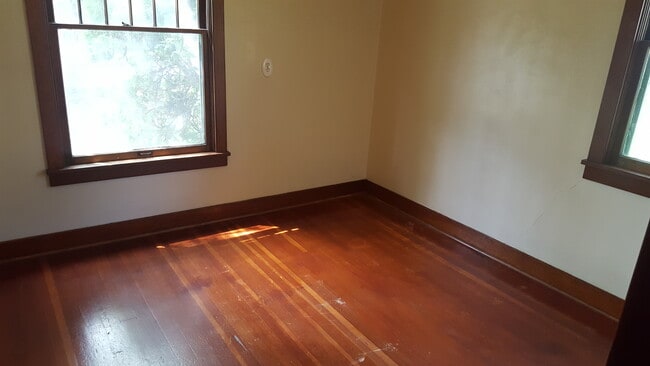 Photo - 240 SW McKenzie St