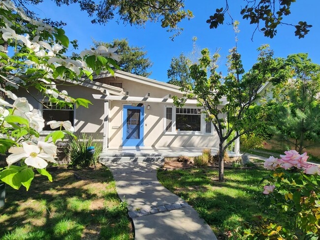 Building Photo - Charming Single Family Home in Downtown Pa...