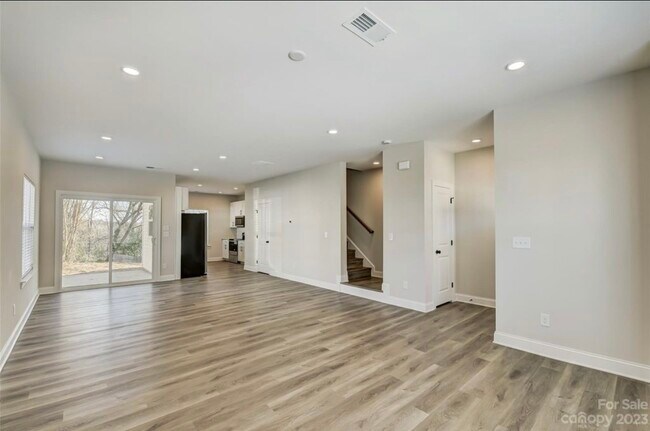 Photo - 39 Hawthorne St SW