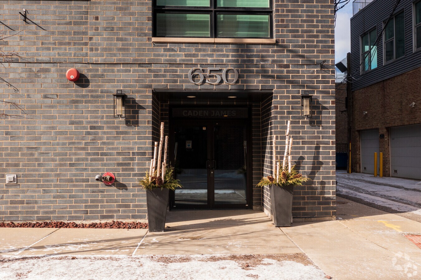 Entrada - The Camden James