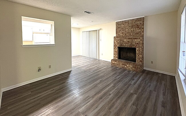 Photo - 3901 Hereford Ln Unidad #D