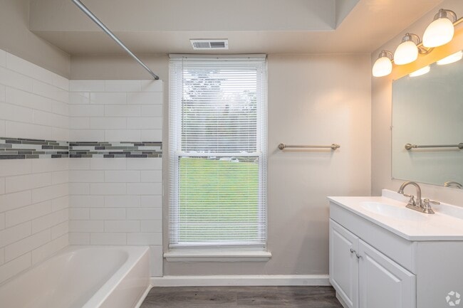 Photo - Edgewater Manor