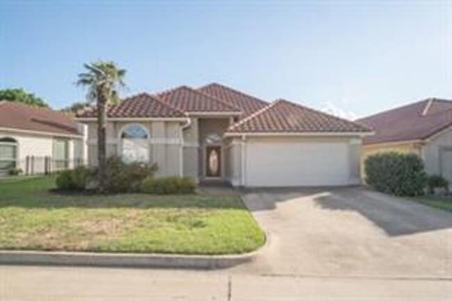 Building Photo - Lakeside Village Living