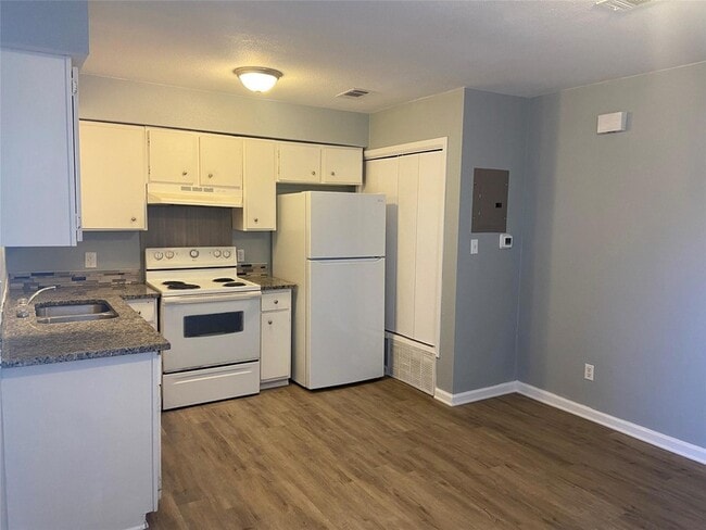 Photo - 410 Old Thorndale Rd