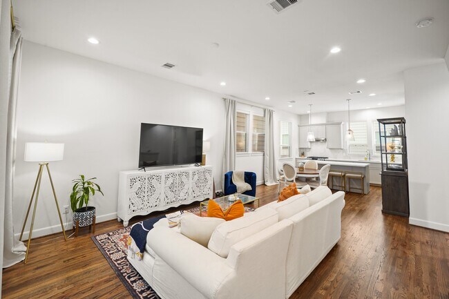 Photo - 2709 Clinton Dr