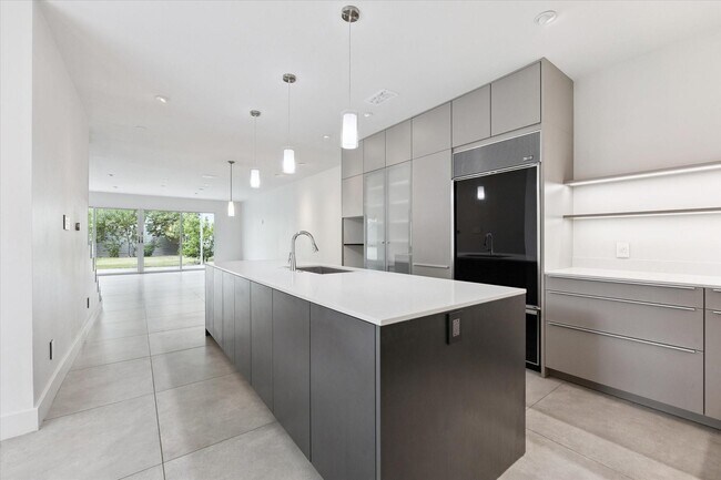 Photo - 1222 Marconi St