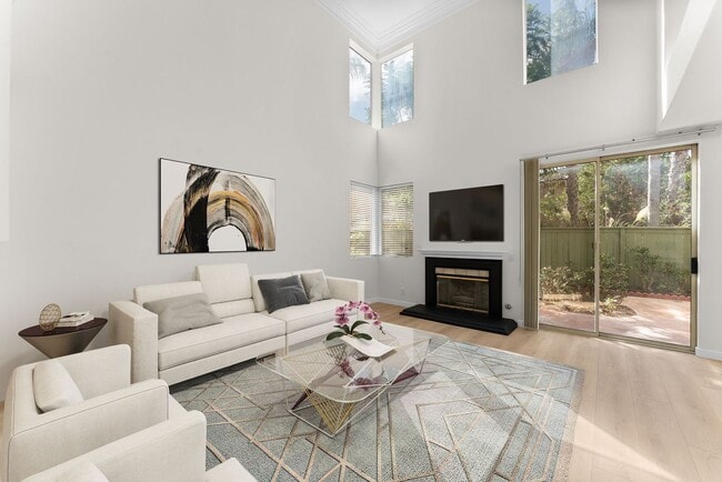 Photo - 4 Bed/2.5 Bath Vista Residence Beautifully Upgraded and Ready for Move In!