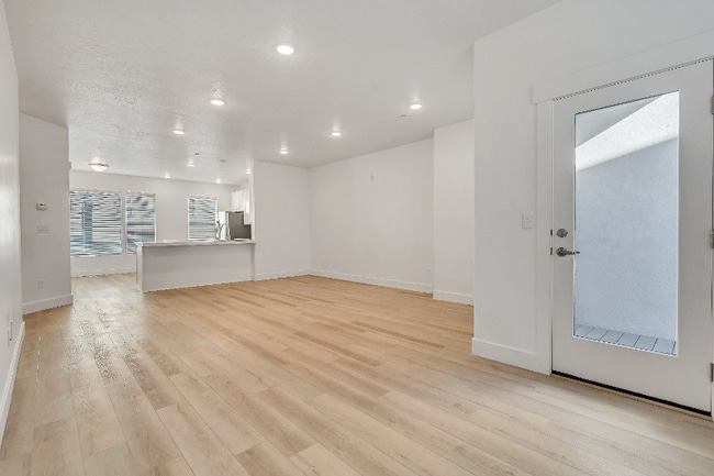 Photo - 3839 Kinglassie Ln