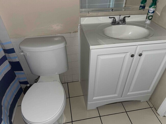 Photo - 1570 E Breezy Ln Unidad A