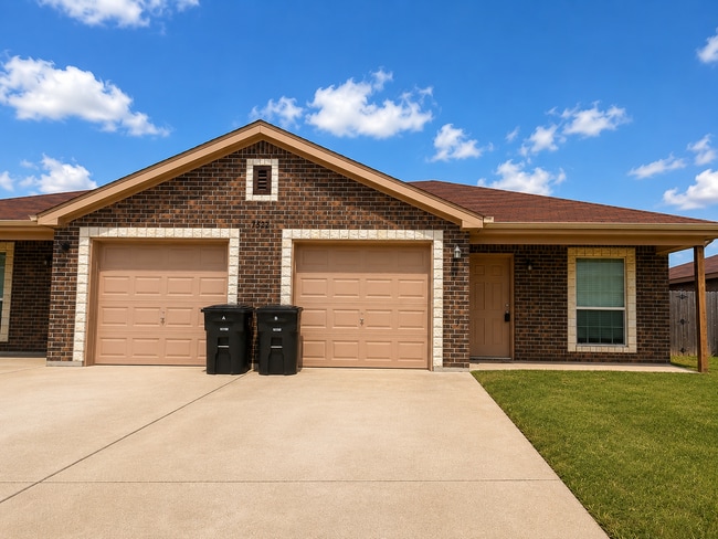 Building Photo - 1529 Justin Lp Unit B