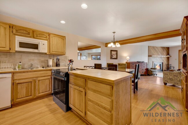 Bright and Welcoming Fully Furnished 2 Bed... - Bright and Welcoming Fully Furnished 2 Bed... House