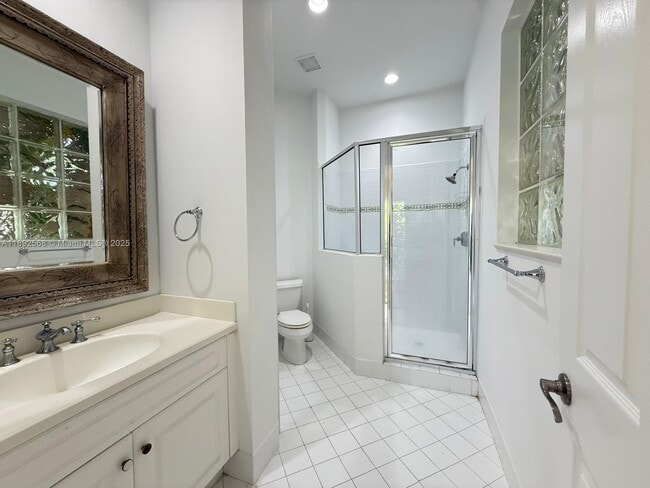 Photo - 996 Sanibel Dr