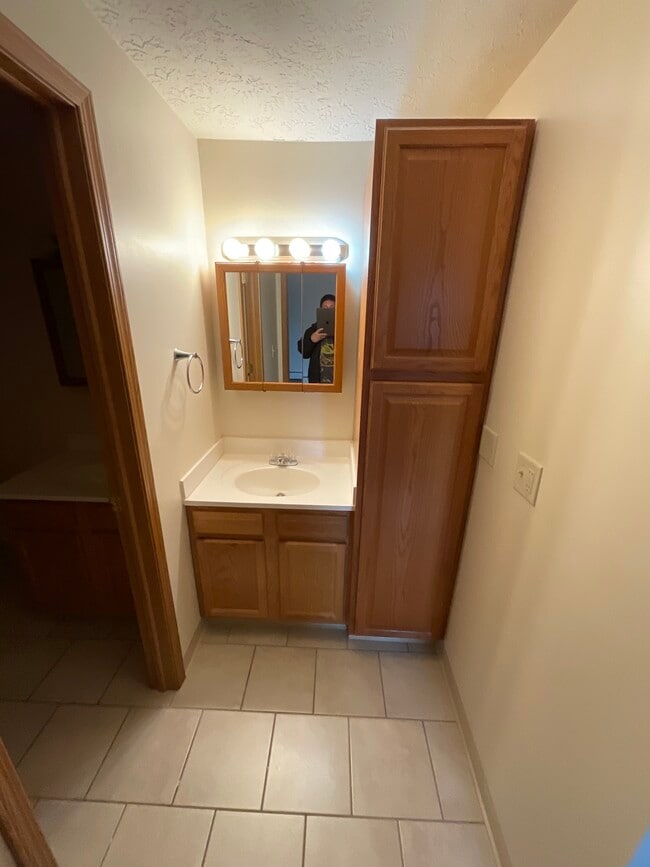 2 Bedroom - Valley View Apartments