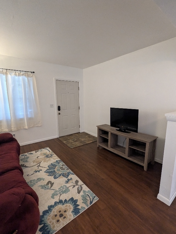 Photo - 232 31st St NE