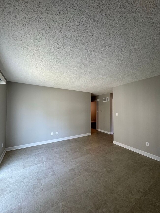 1104 E South Ave