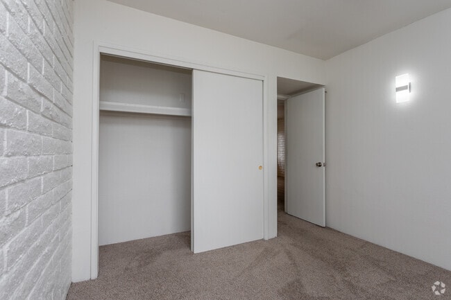 2BR, 1BA - 615 SF - Mountain Plaza Apartments