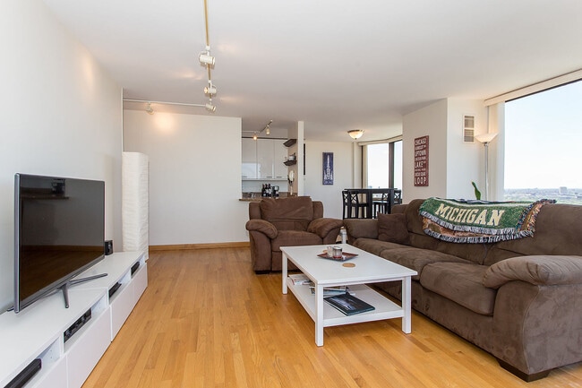 Photo - 2650 N Lakeview Ave Unit 2801