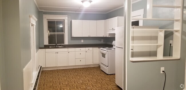 Building Photo - 21 Charles St Unit B Rental