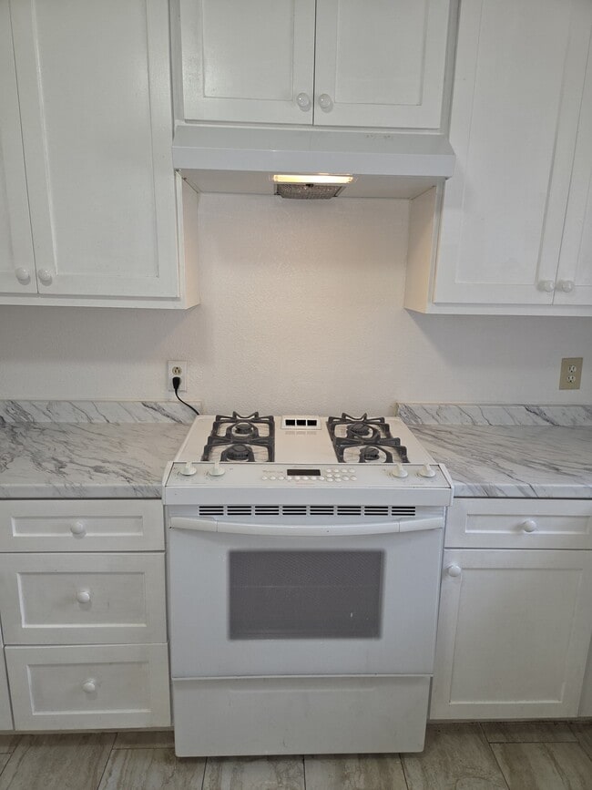 Photo - 714 E Vista Dr