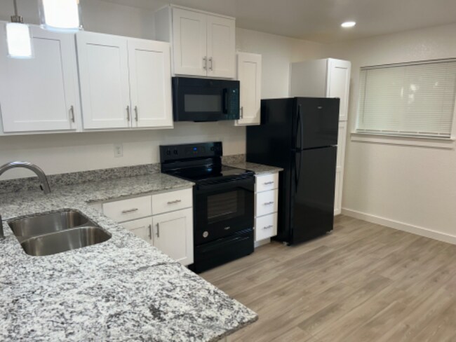 Building Photo - 402 Randy Blvd Rental
