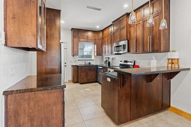 Photo - 3002 S L Ln