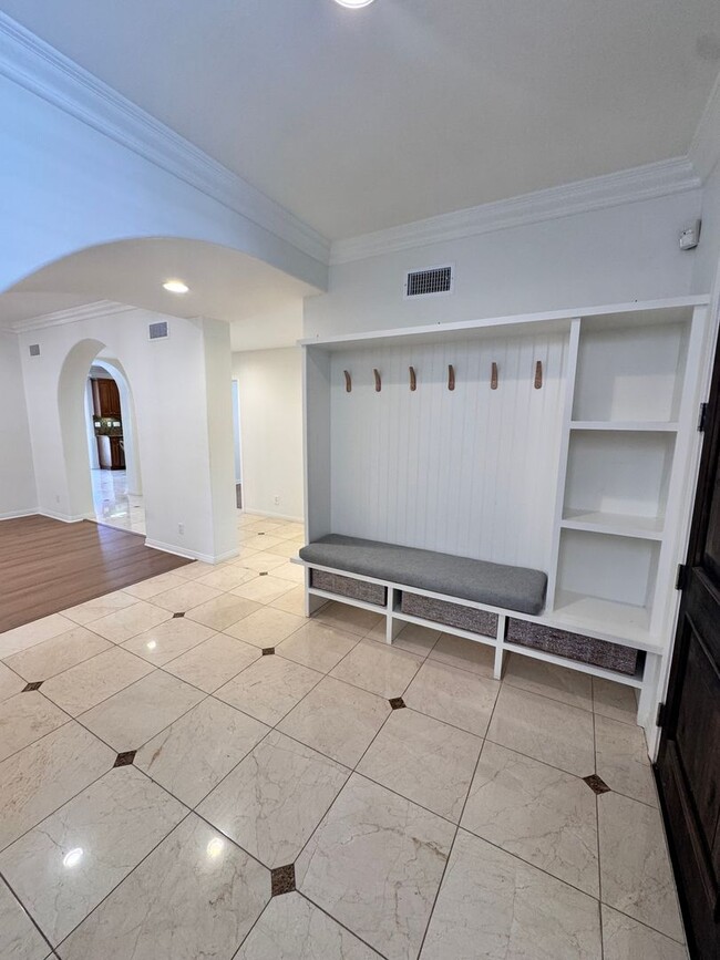 326 Manila Ave