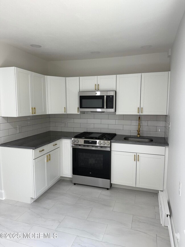 Building Photo - 140 Franklin Ave Unit Apt.3