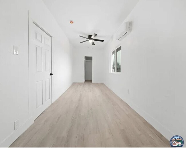 Photo - 874 W Pico Ave