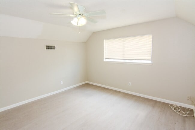 Photo - 11731 McLain Blvd